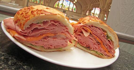 Brazuca, sanduíche do Mortadela Brasil, foi o nome escolhido para a bola da Copa do Mundo de 2014 Brazuca, sanduíche do Mortadela Brasil, foi o nome escolhido para a bola da Copa do Mundo de 2014